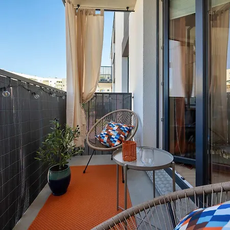 Family With Balcony, Air Conditioning And Parking By Renters Prestige Διαμέρισμα