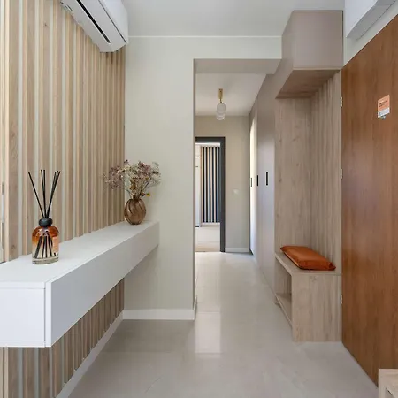 Family With Balcony, Air Conditioning And Parking By Renters Prestige Διαμέρισμα *