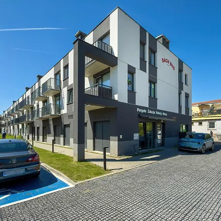 Family With Balcony, Air Conditioning And Parking By Renters Prestige *